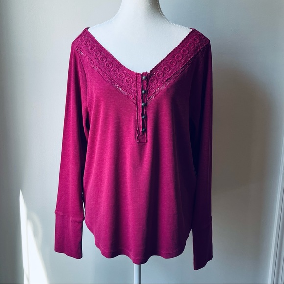 Lucky Brand Tops - NWT Lucky Brand ribbed 5 button v-neck floral eyelet trimmed, size XXL.